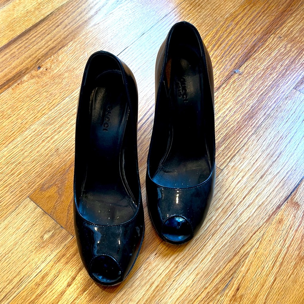 Gucci patent leather wedges